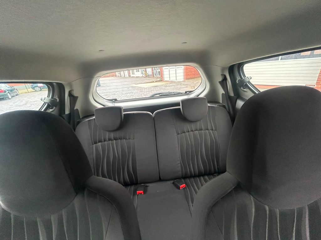 Nissan Pixo