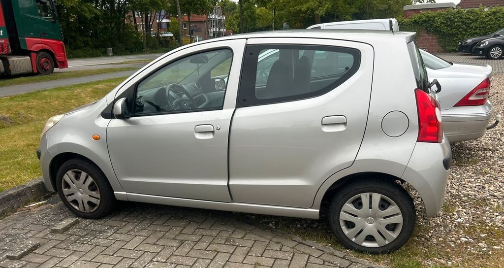 Nissan Pixo
