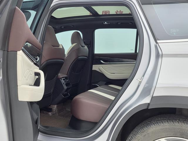 Geely Xingyue L