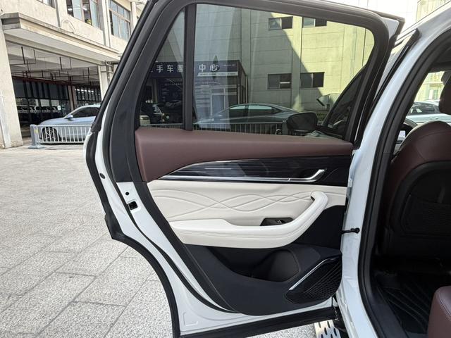 Geely Xingyue L