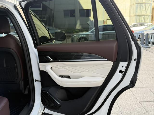 Geely Xingyue L