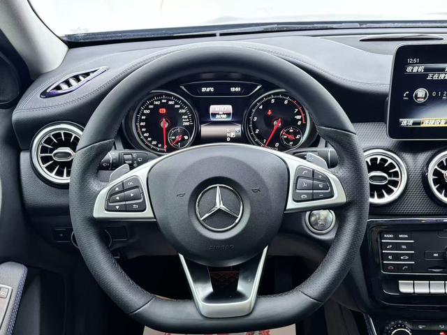 Mercedes-Benz Mercedes-Benz GLA