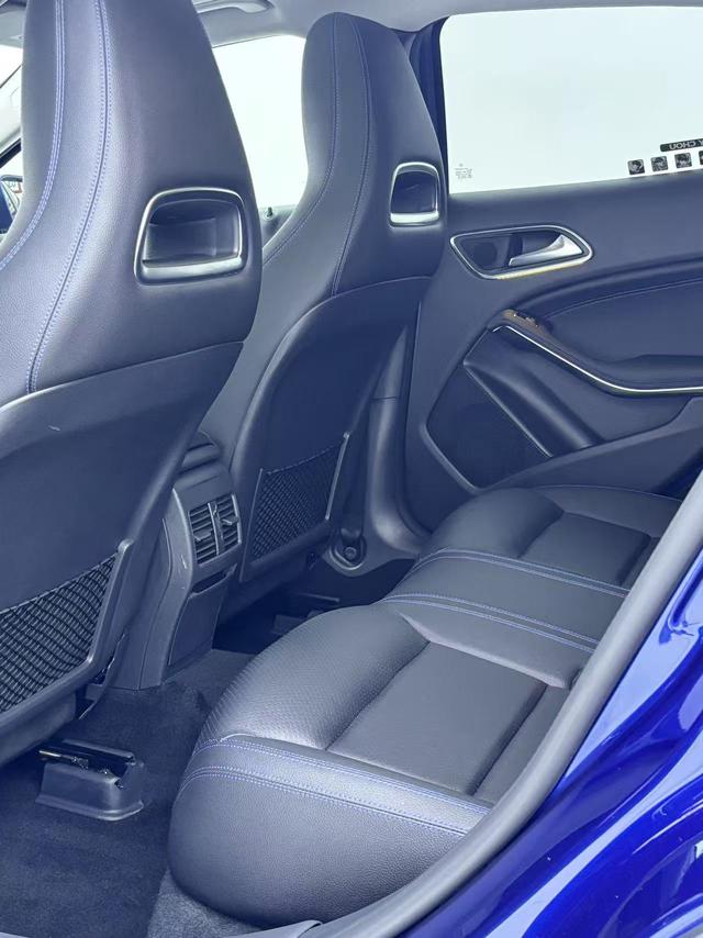 Mercedes-Benz Mercedes-Benz GLA