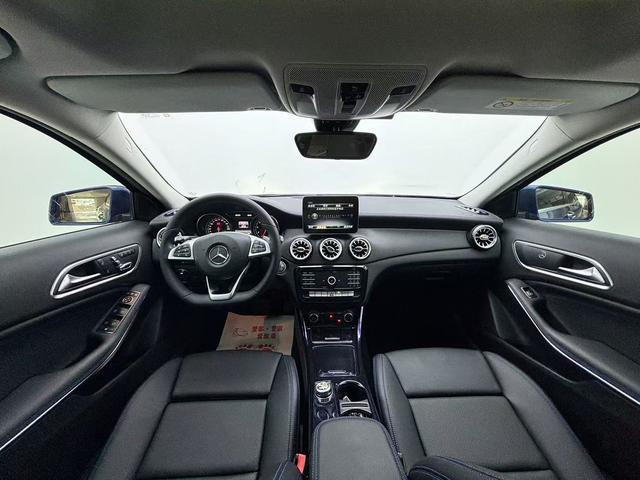 Mercedes-Benz Mercedes-Benz GLA