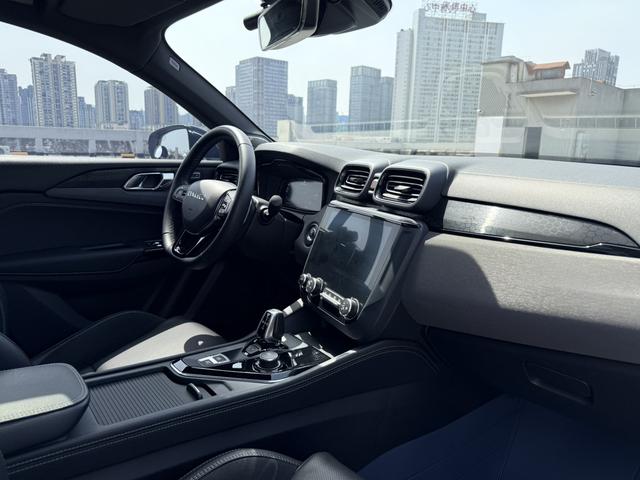 Lynk Lynk & Co 03