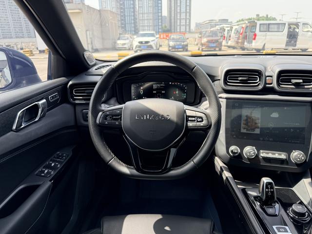 Lynk Lynk & Co 03