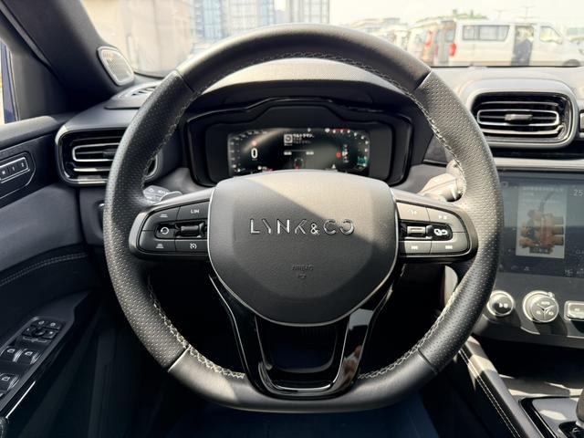 Lynk Lynk & Co 03
