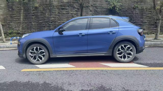 Lynk Lynk & Co 02