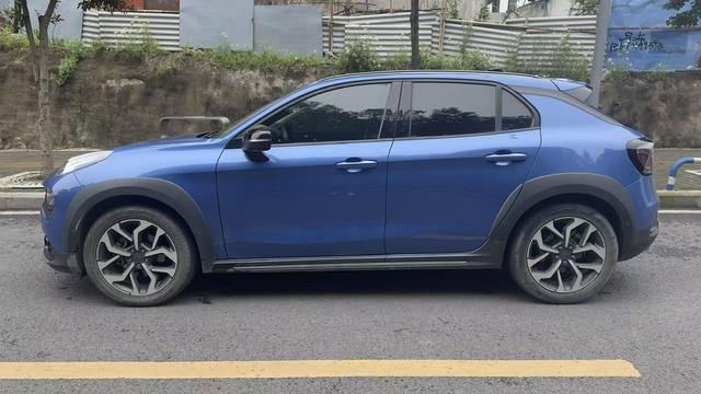 Lynk Lynk & Co 02