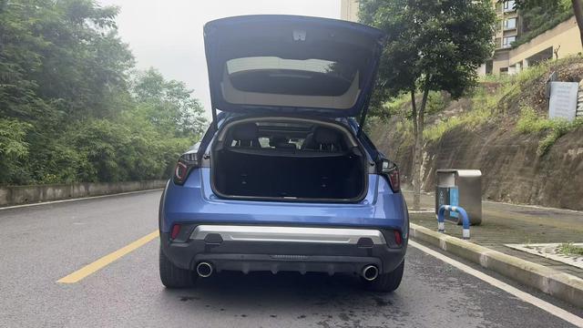 Lynk Lynk & Co 02