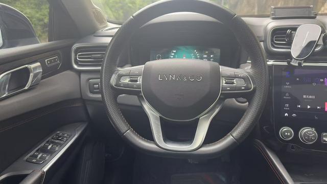 Lynk Lynk & Co 02
