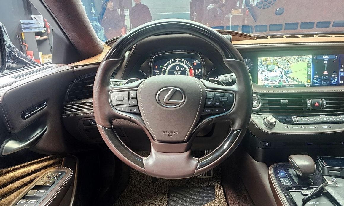 Lexus LS