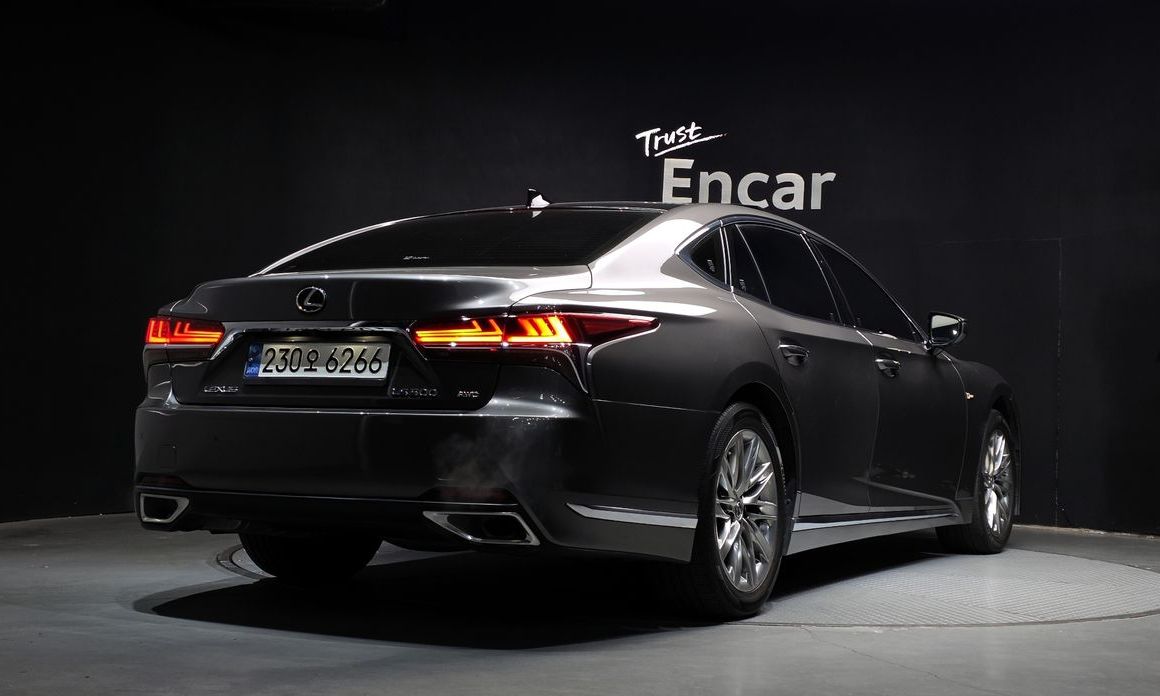 Lexus LS