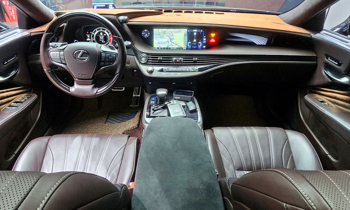 Lexus LS
