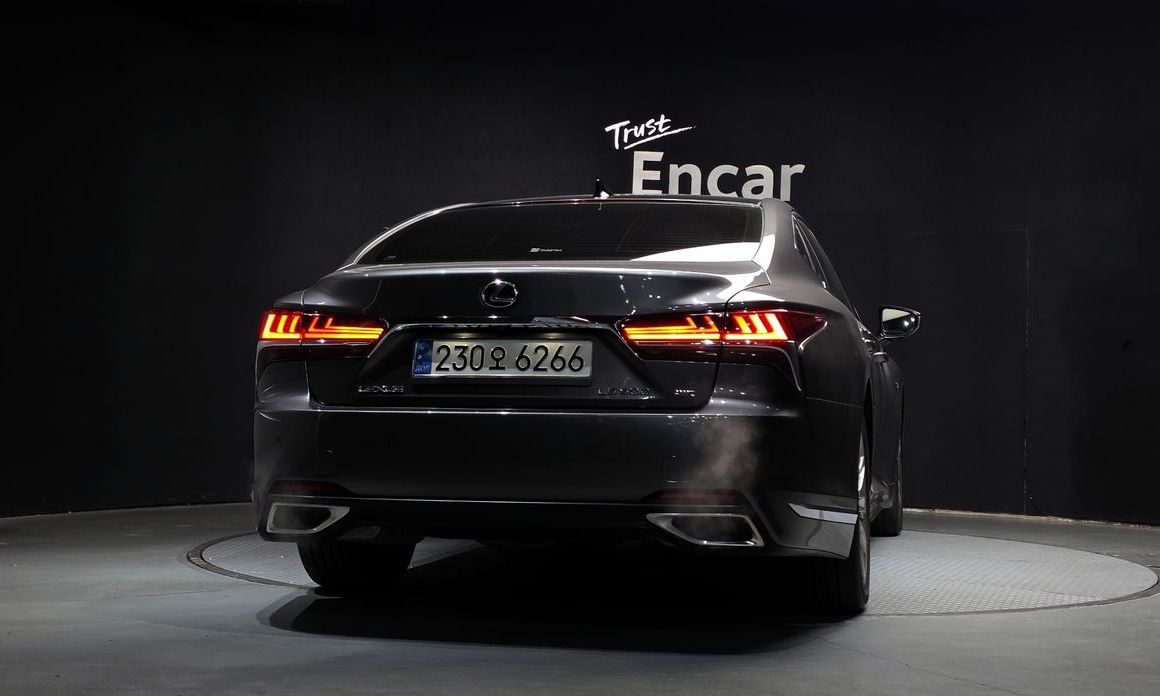 Lexus LS