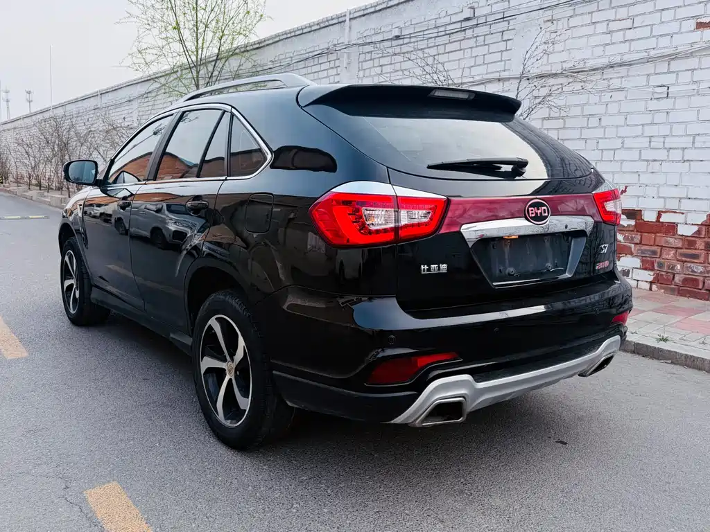 BYD S7