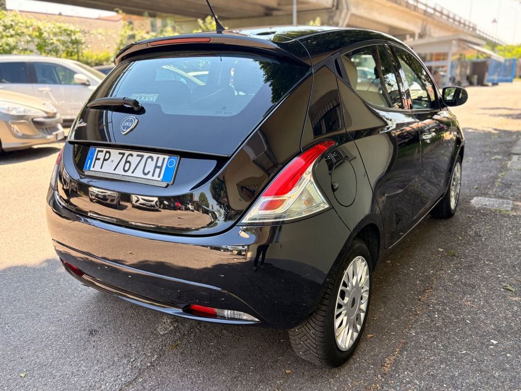 Lancia Ypsilon
