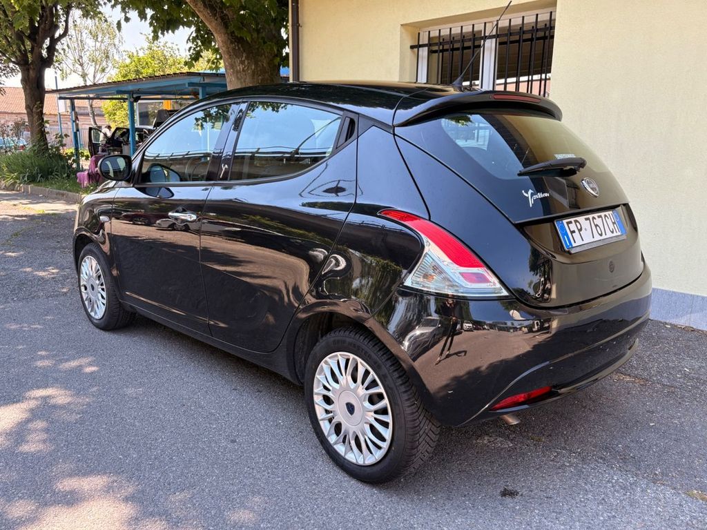 Lancia Ypsilon