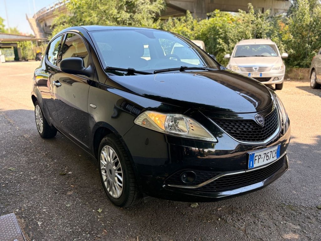 Lancia Ypsilon