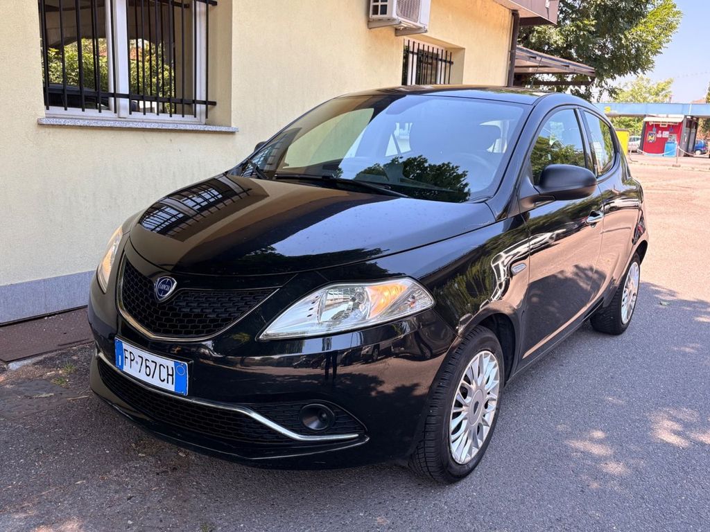Lancia Ypsilon