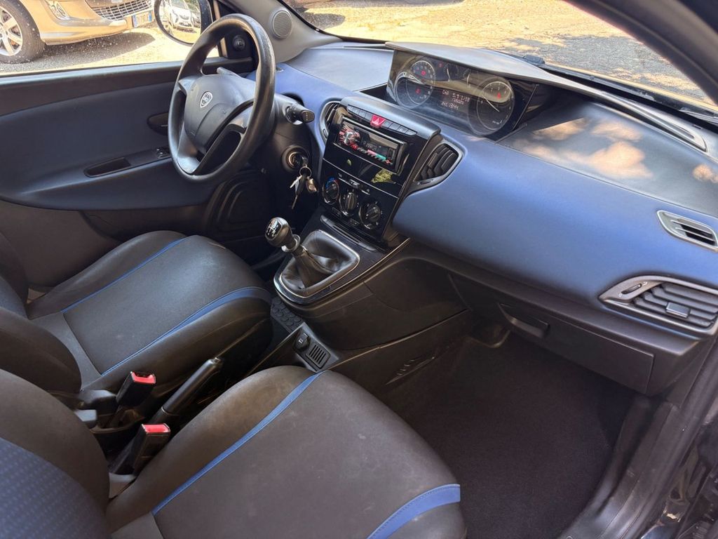 Lancia Ypsilon