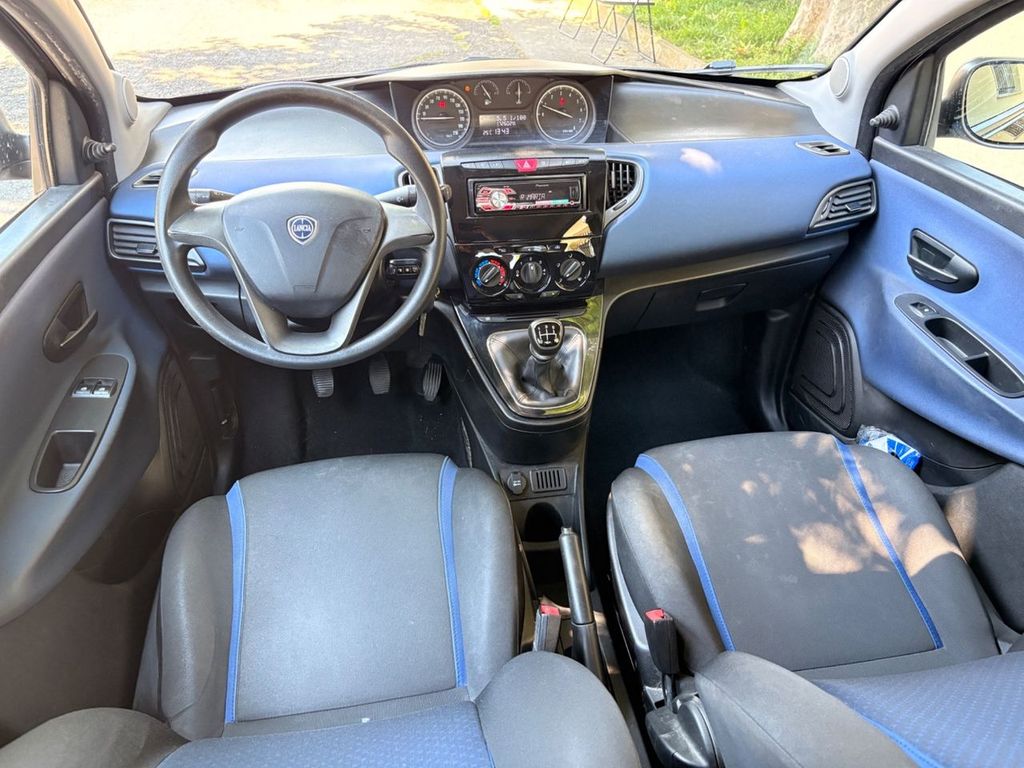 Lancia Ypsilon