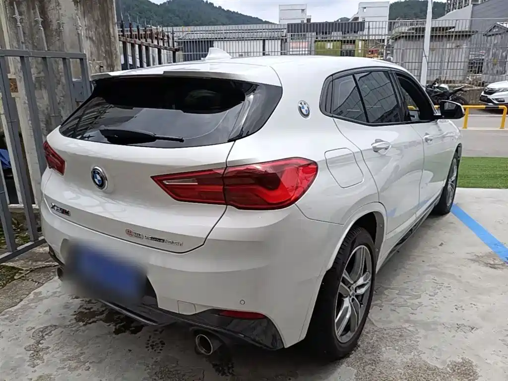 BMW X2