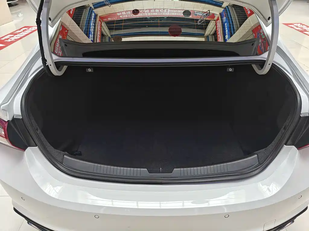 Chevrolet Malibu XL