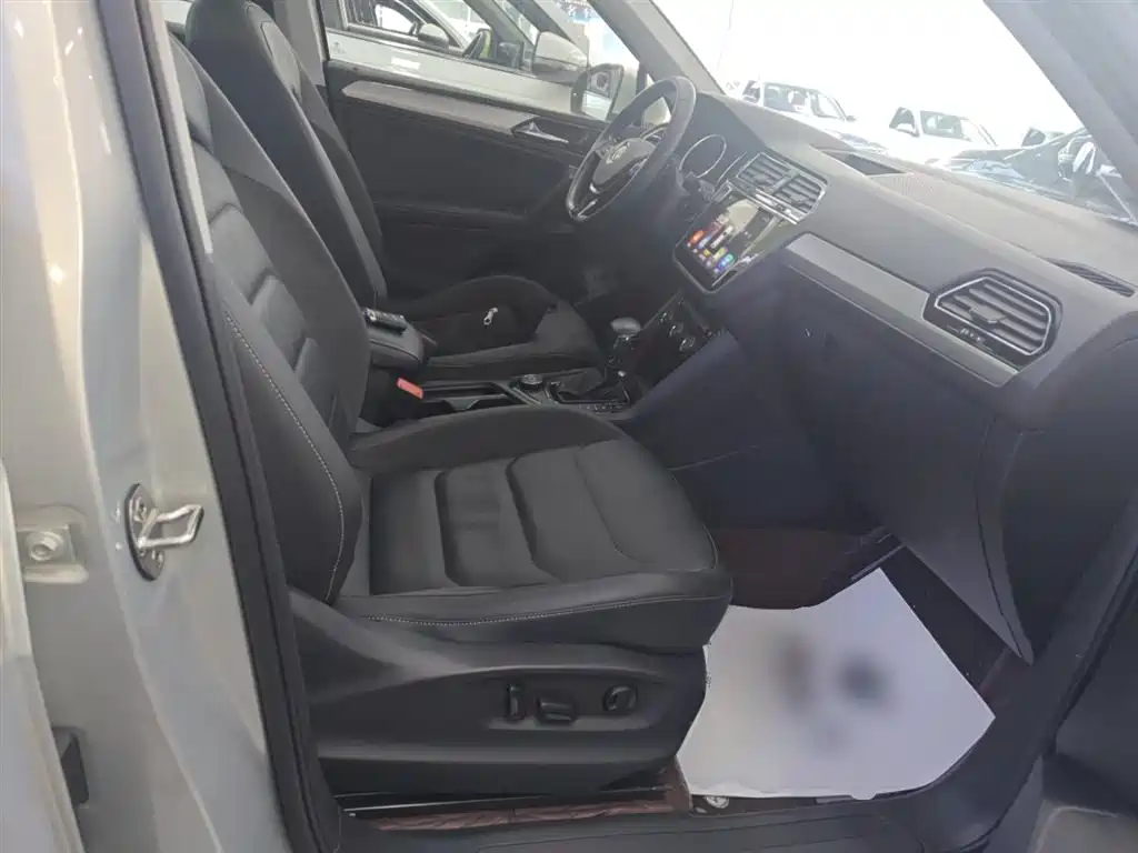 Volkswagen Tiguan L