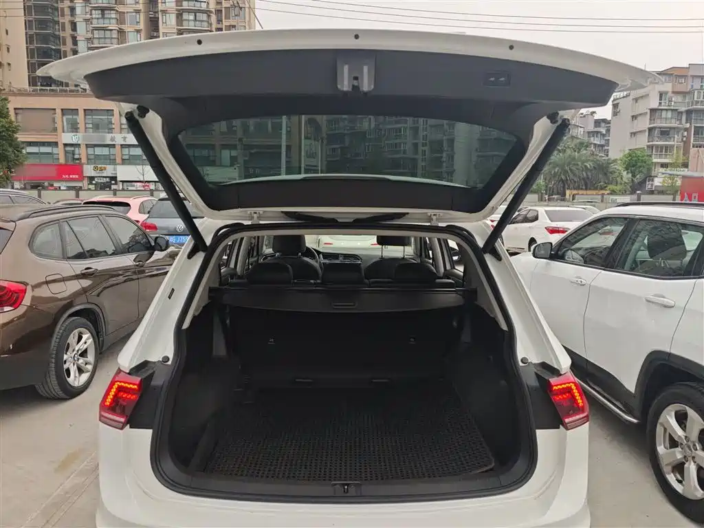 Volkswagen Tiguan L