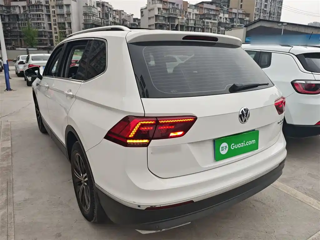 Volkswagen Tiguan L