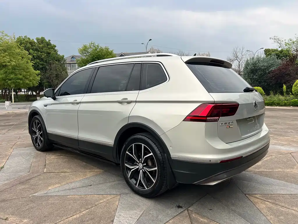 Volkswagen Tiguan L
