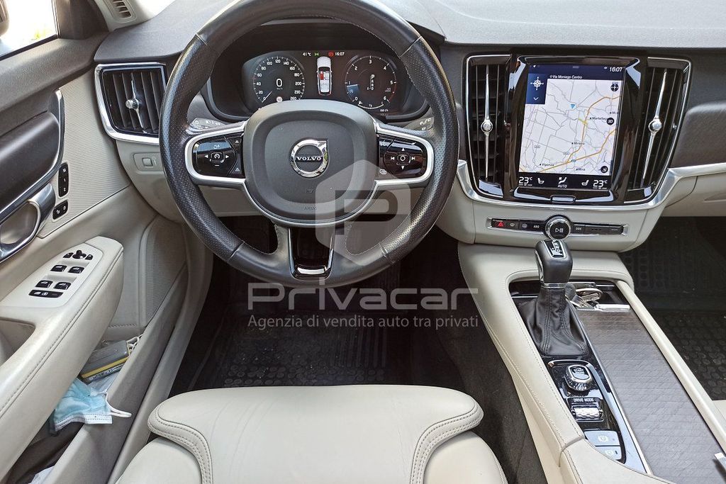 Volvo V90 Cross Country