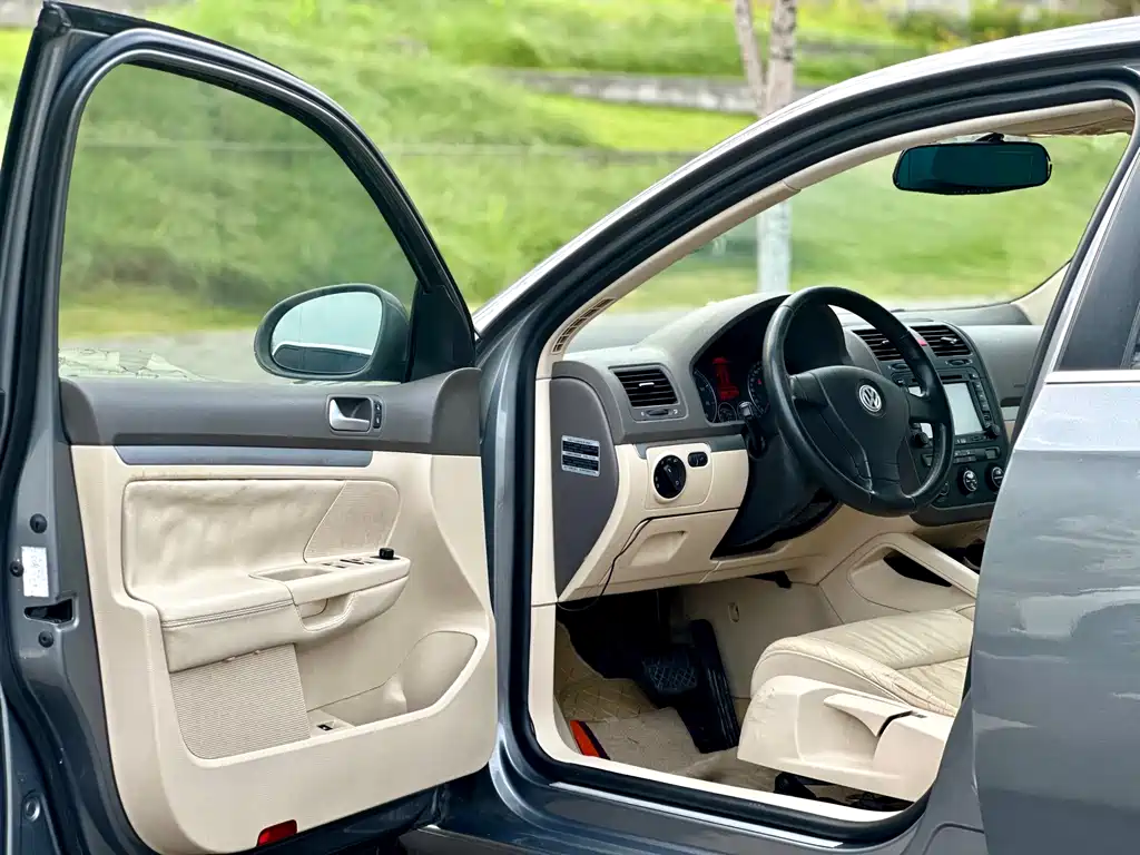 Volkswagen Sagitar