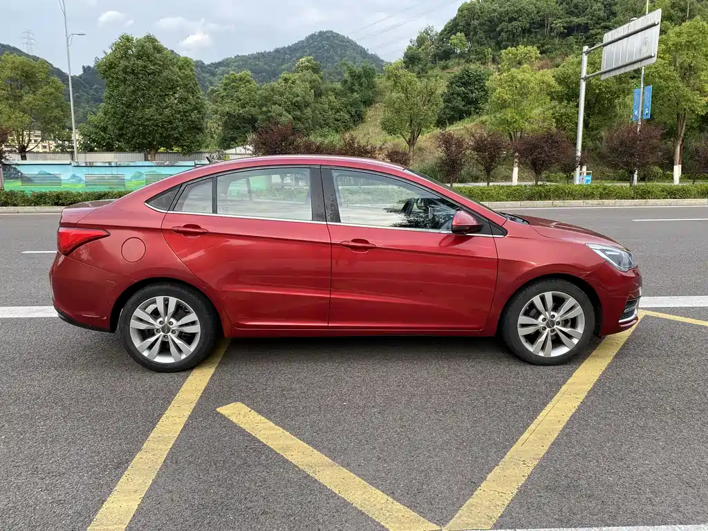 Chery Arrizo 5