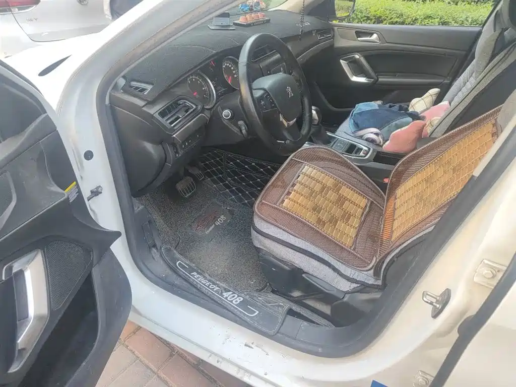 Peugeot 408
