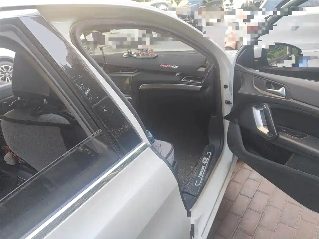 Peugeot 408