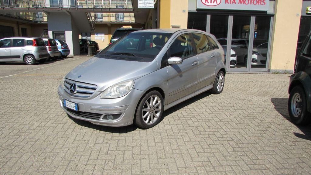 Mercedes-Benz B 180