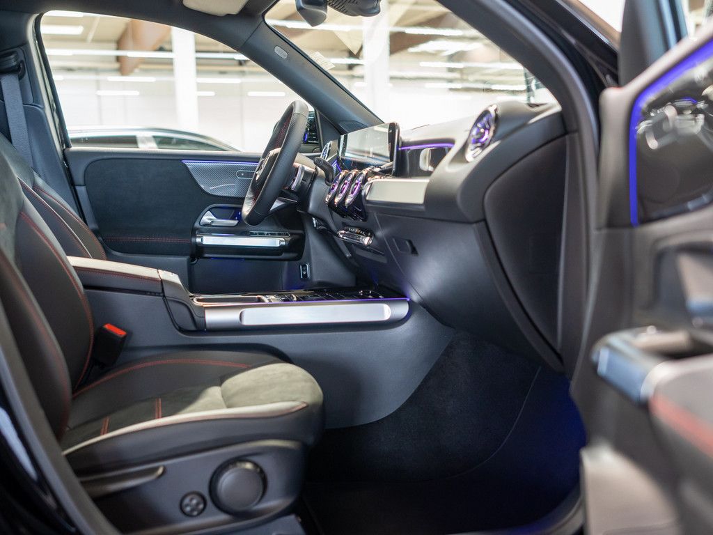 Mercedes-Benz GLB 220