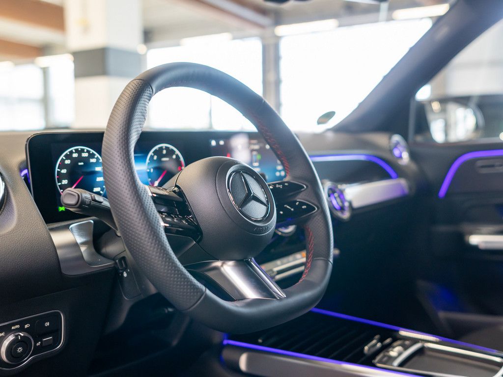 Mercedes-Benz GLB 220