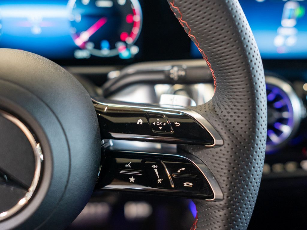 Mercedes-Benz GLB 220