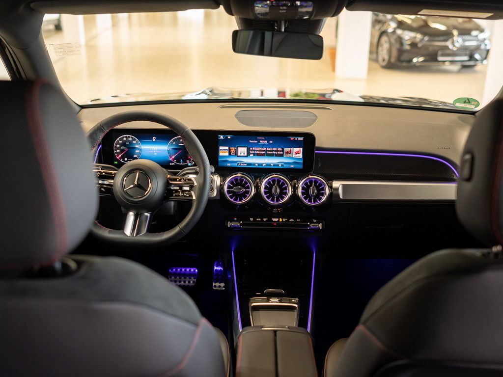 Mercedes-Benz GLB 220