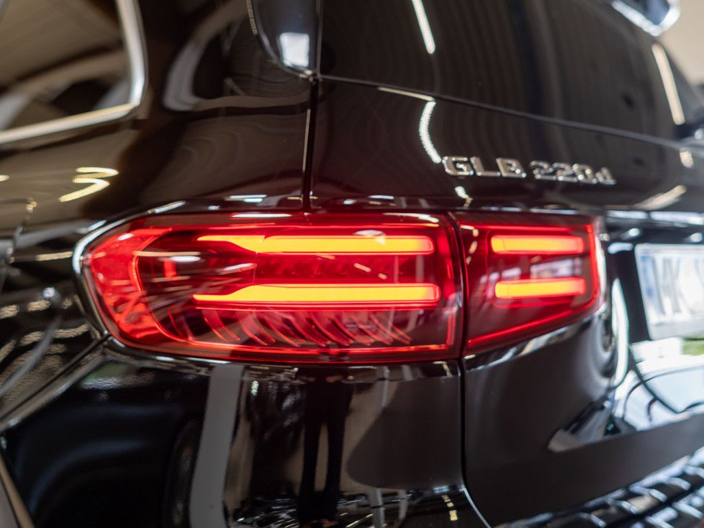 Mercedes-Benz GLB 220