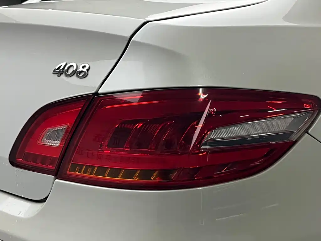Peugeot 408