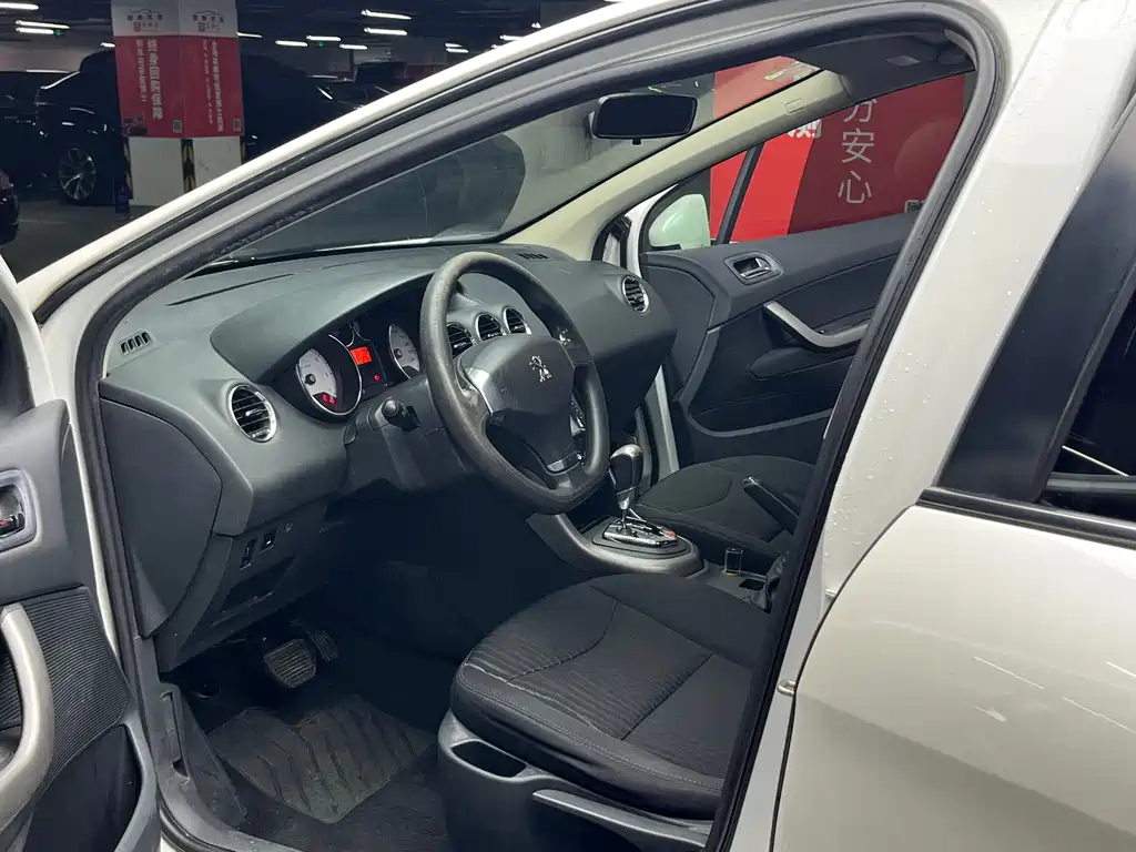 Peugeot 408