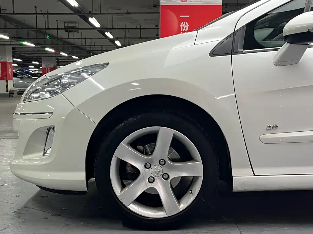 Peugeot 408