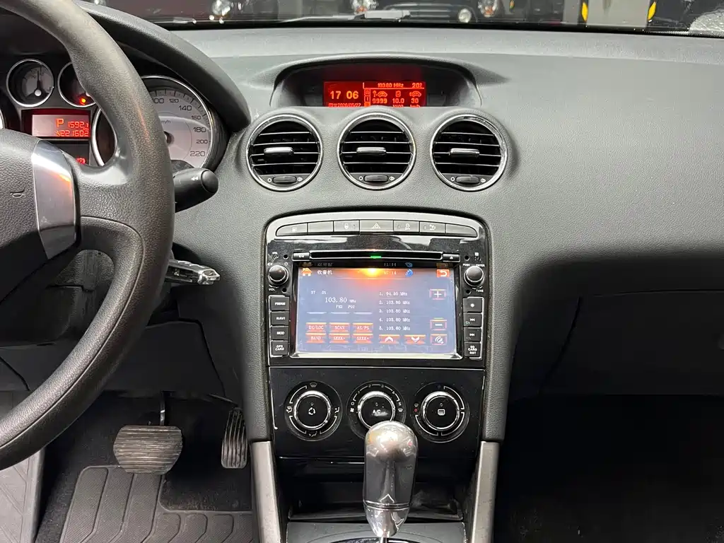 Peugeot 408