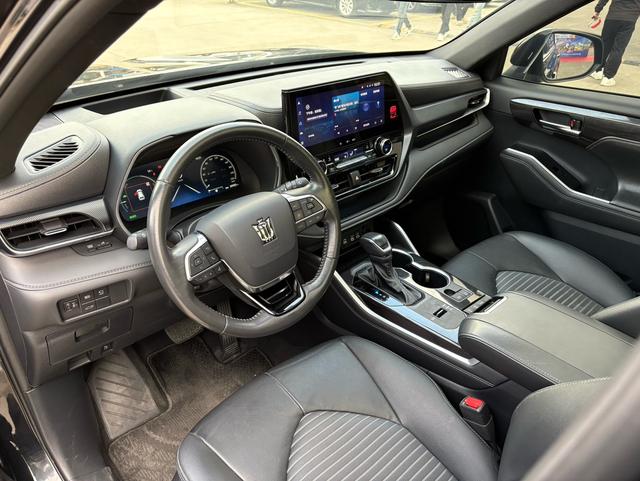 Toyota Crown Kluger