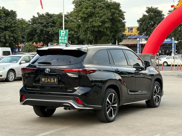 Toyota Crown Kluger