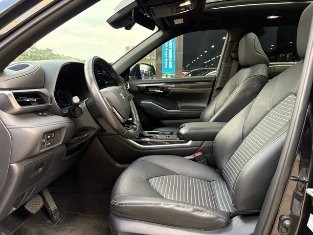 Toyota Crown Kluger